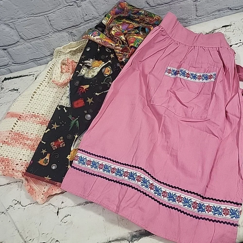 Vintage Half Aprons Lot Of 3‎ Handmade Crochet Pink Baking Crafting Retro